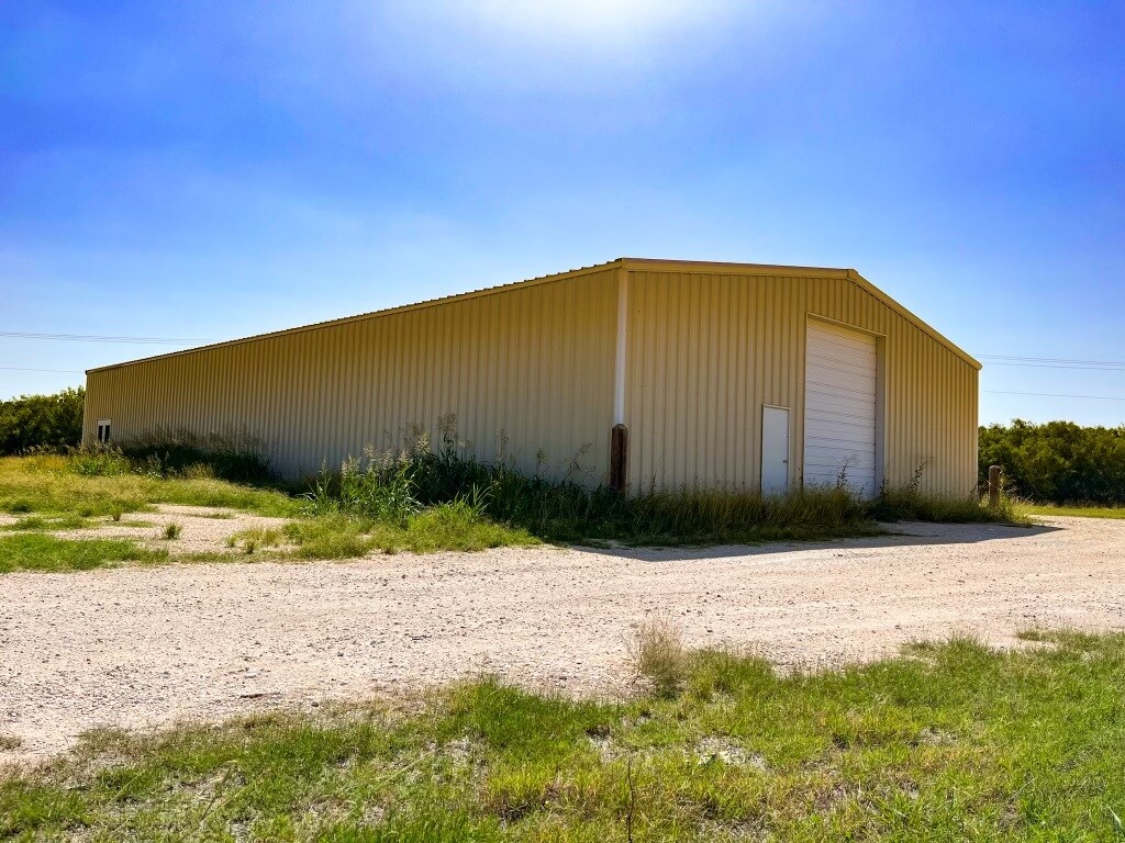 15931 I35 Frontage Rd, Moore, TX 78057