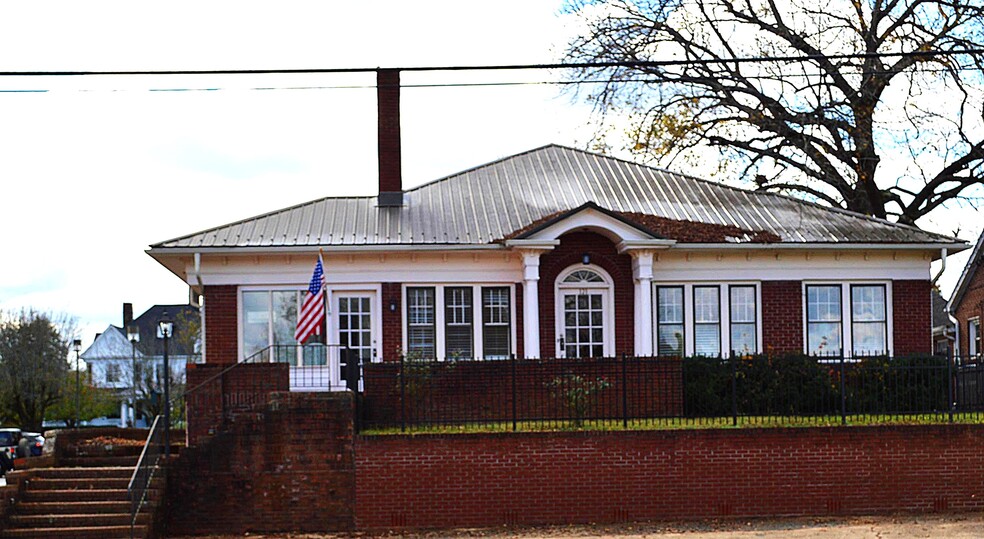 121 W Center St, Lexington, NC for sale - Building Photo - Image 1 of 23