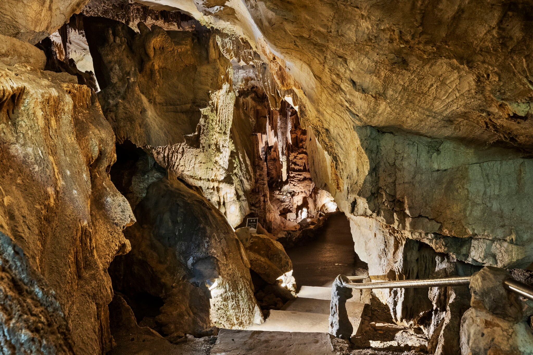 1157 Bristol Caverns Hwy, Bristol, TN 37620 Retail for Sale