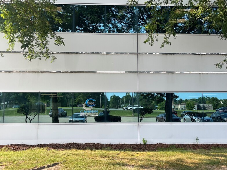 22800 Hall Rd, Clinton Township, MI for lease - Building Photo - Image 3 of 6