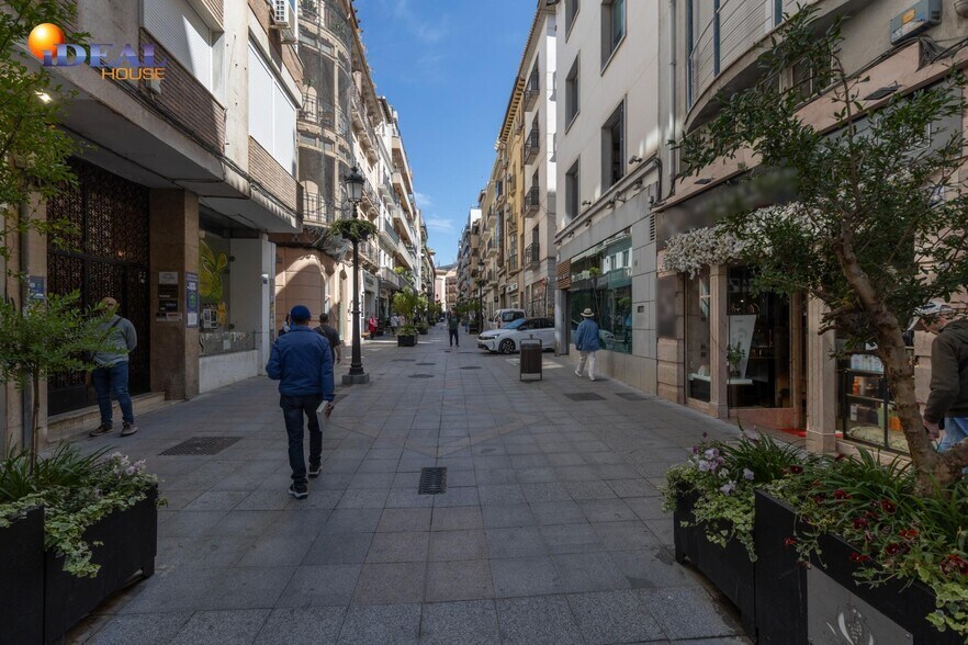 Retail in Granada for sale - Building Photo - Image 2 of 17