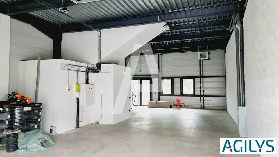 Flex in Fresnes for lease - Interior Photo - Image 3 of 6
