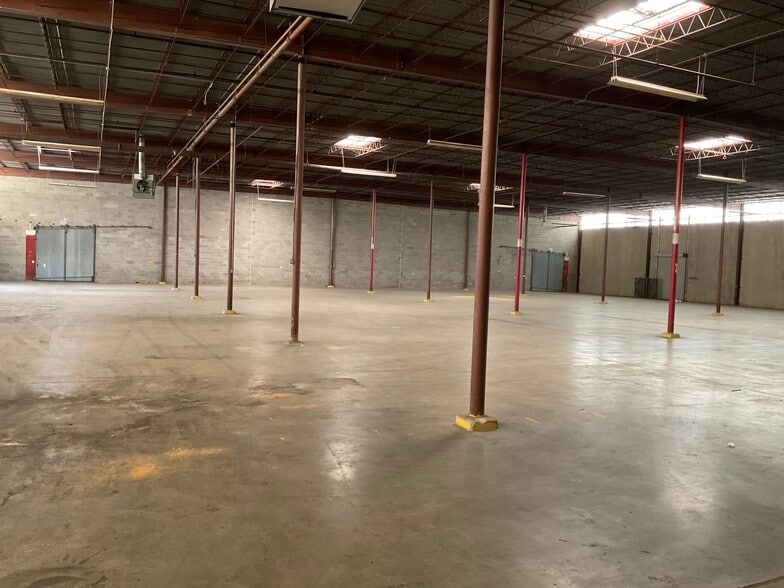 233 Service Dr, Tupelo, MS for lease - Interior Photo - Image 3 of 4