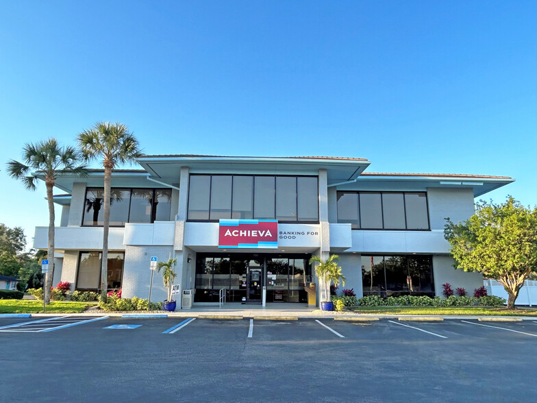 3000 Bee Ridge Rd, Sarasota, FL for lease - Building Photo - Image 1 of 10