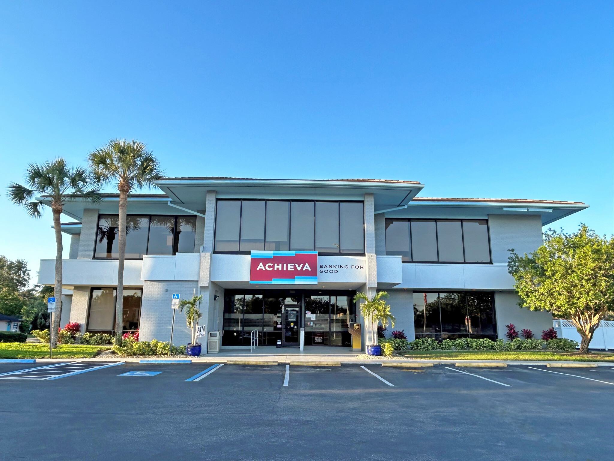 3000 Bee Ridge Rd, Sarasota, FL for lease Building Photo- Image 1 of 11