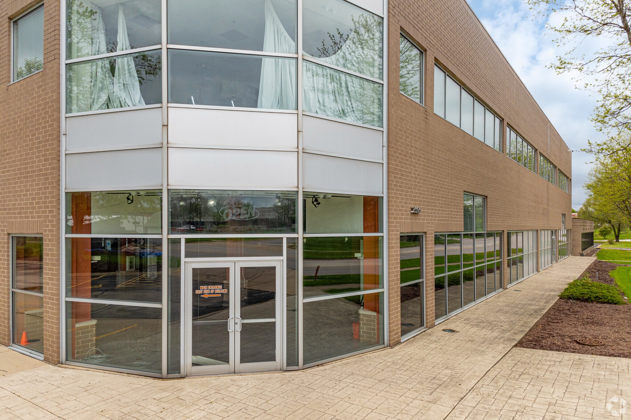 2595 Ogden Ave, Lisle, IL for sale Primary Photo- Image 1 of 38