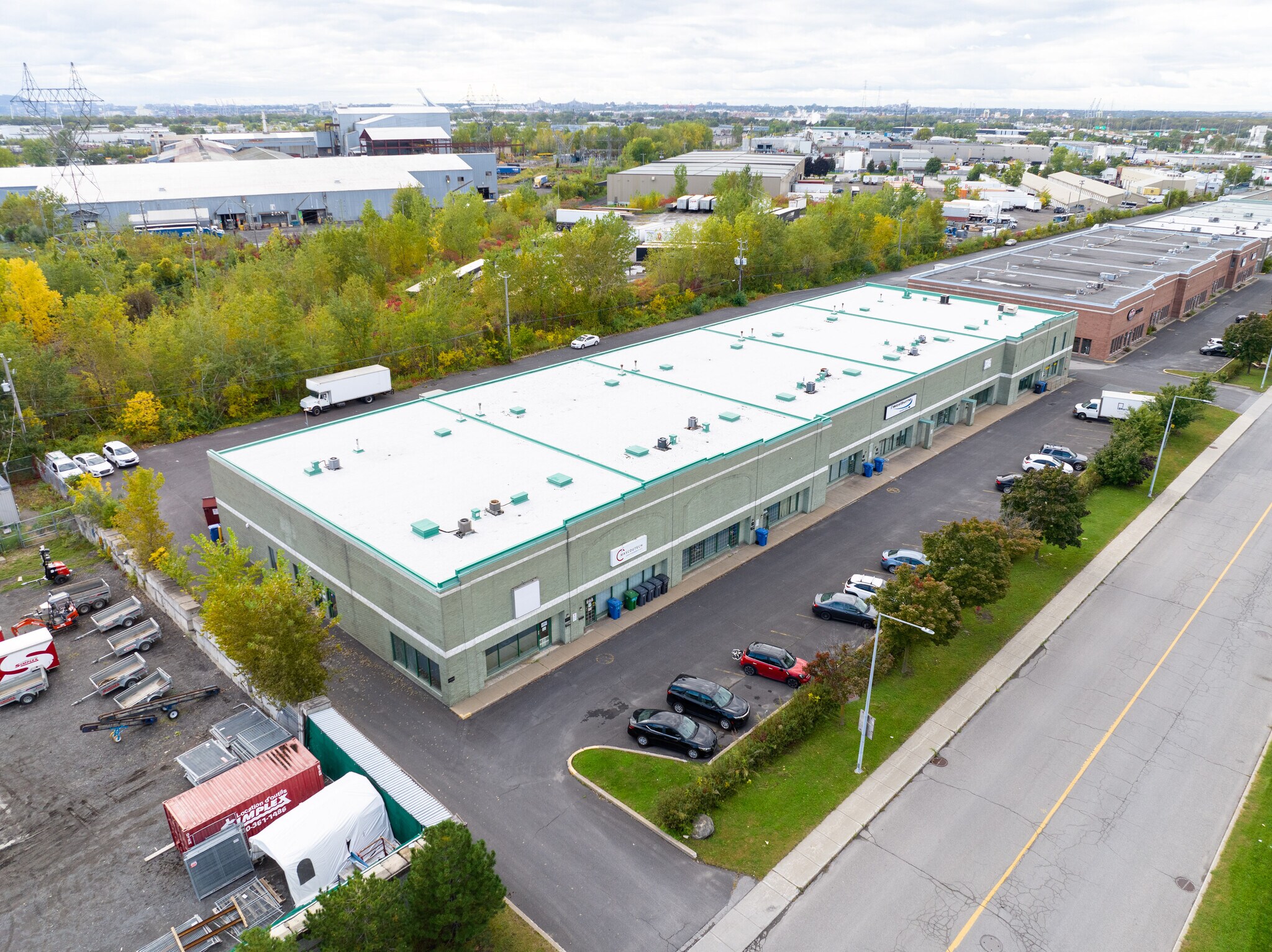 982-1002 Rue Jean-Neveu, Longueuil, QC for lease Building Photo- Image 1 of 8