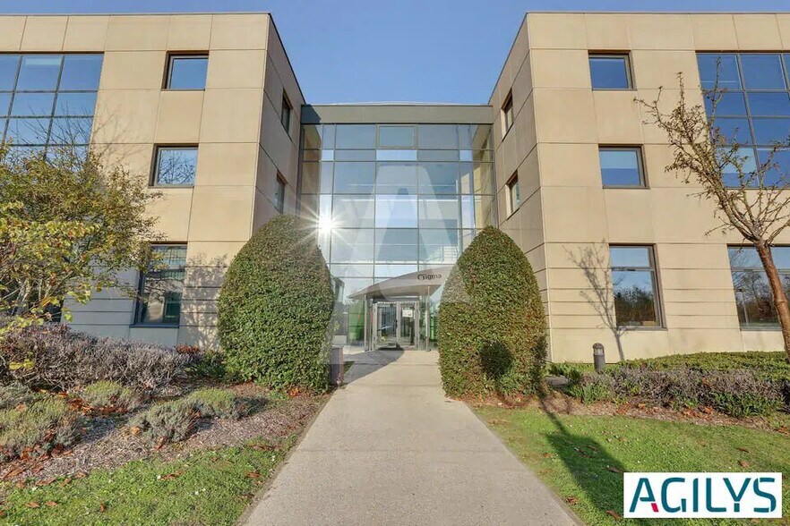 Office in Les Ulis for lease - Building Photo - Image 2 of 5