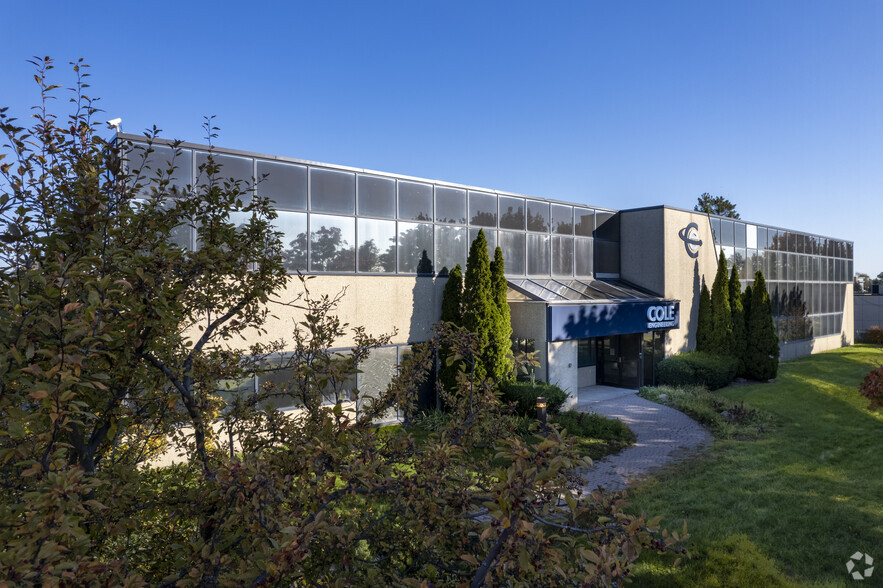 70 Valleywood Dr, Markham, ON for lease - Building Photo - Image 3 of 6