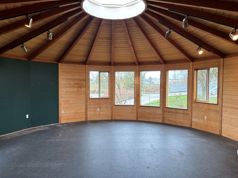 1285 Wallis St, Eugene, OR for lease - Interior Photo - Image 2 of 3