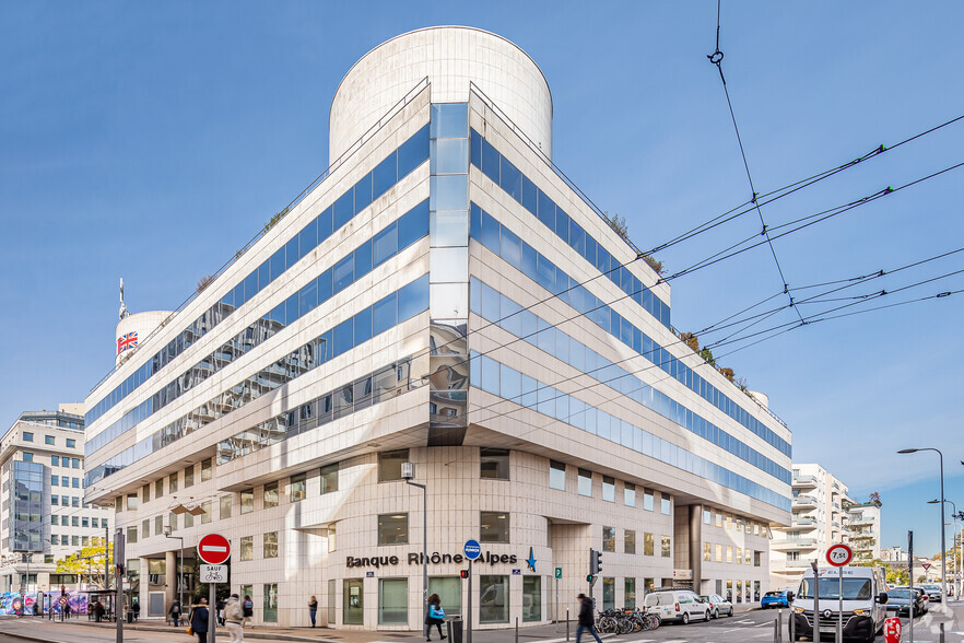 Office in Lyon for lease - Primary Photo - Image 1 of 3
