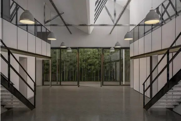 Office in Montreuil for lease Interior Photo- Image 1 of 6