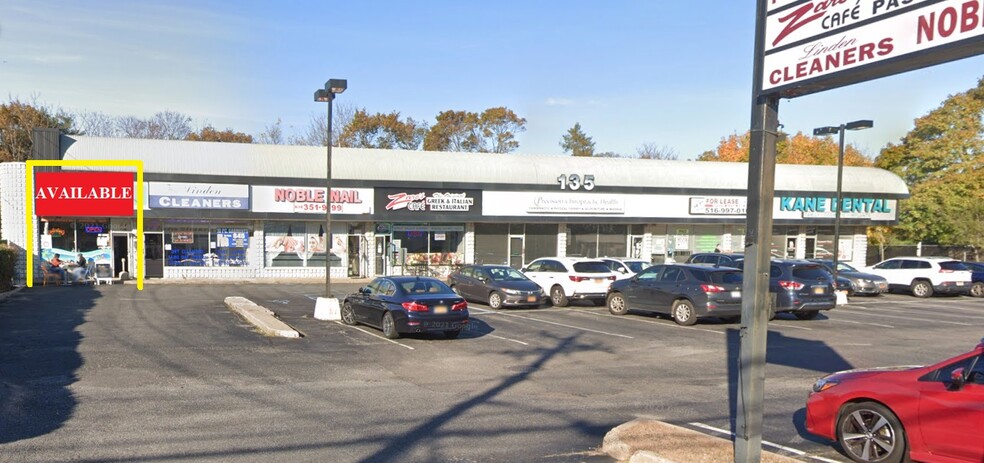 135 W Jericho Tpke, Huntington Station, NY for lease - Building Photo - Image 2 of 6