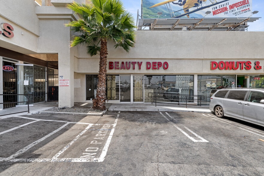1900 S La Brea Ave, Los Angeles, CA for lease - Building Photo - Image 1 of 3