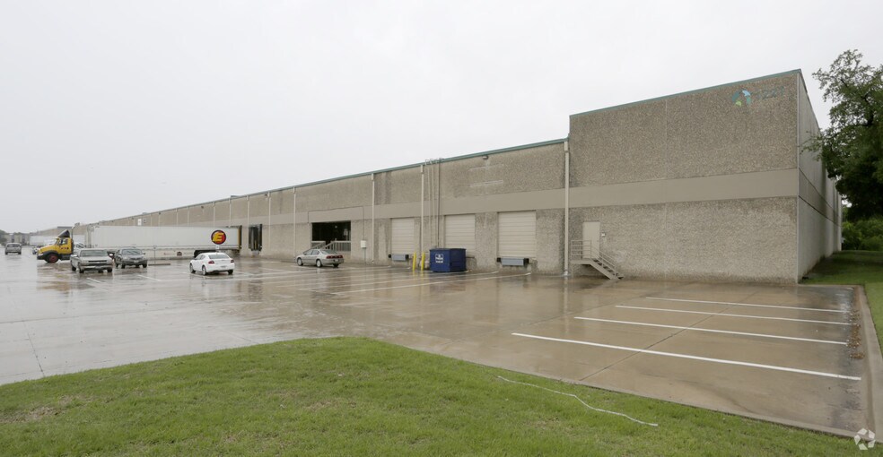 1221 Champion Cir, Carrollton, TX for lease - Building Photo - Image 3 of 7