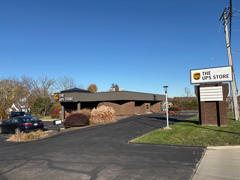 1394 S Cleveland Massillon Rd, Akron, OH for lease - Building Photo - Image 1 of 7