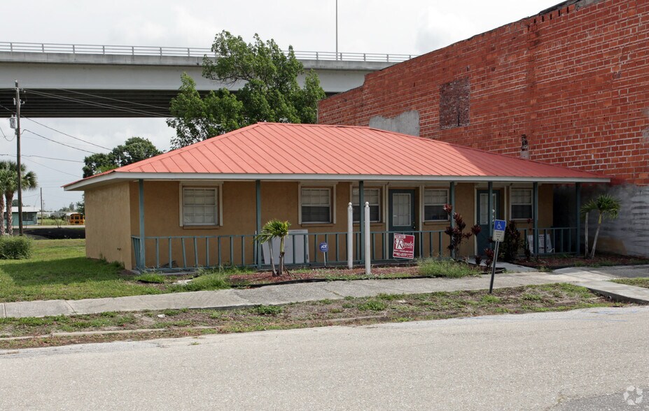 51 Avenue J, Moore Haven, FL 33471 Office for Sale