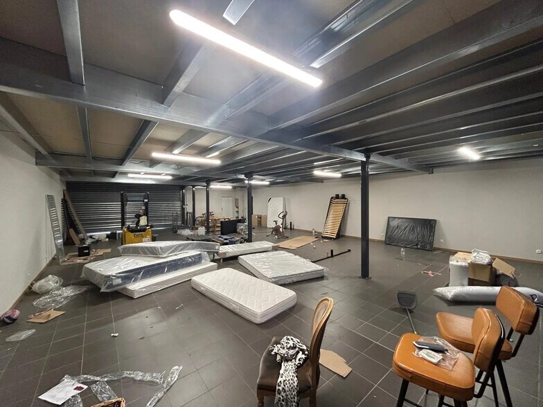 Flex in Gémenos for lease - Interior Photo - Image 3 of 8