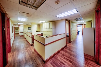 301 Arthur Godfrey Rd, Miami Beach, FL for lease Interior Photo- Image 2 of 8