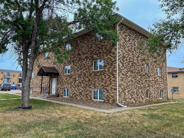 1500 1st Ave NW, Mandan, ND for sale - Building Photo - Image 2 of 2