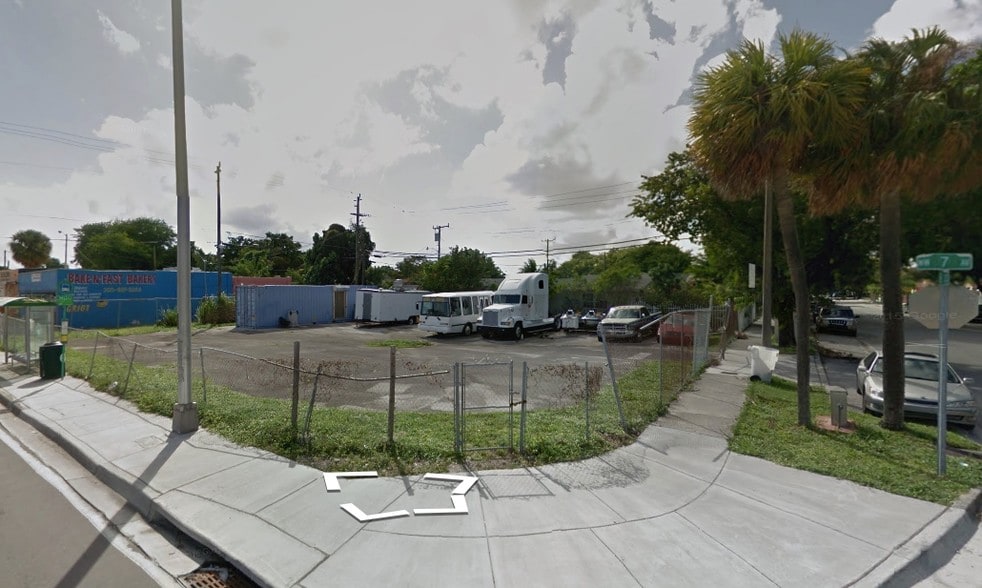 700 NW 48th St, Miami, FL for lease - Building Photo - Image 2 of 3
