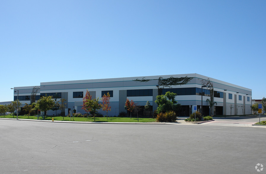 301 Todd Ct, Oxnard, CA for lease - Building Photo - Image 3 of 9