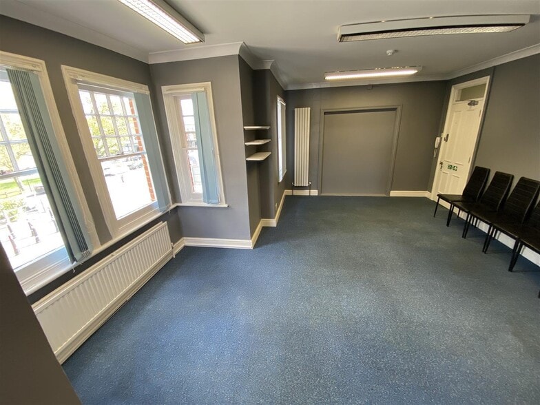 Suite, 7, 8-10 High Beech Road, Loughton for lease - Building Photo - Image 3 of 6