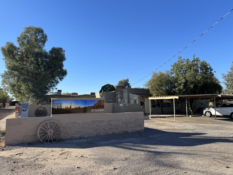 241-243 W Roger Rd, Tucson, AZ for sale - Building Photo - Image 1 of 11