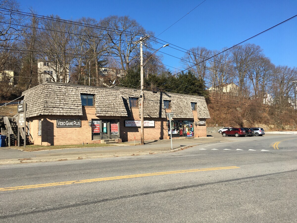 2 Clark Pl, Mahopac, NY 10541