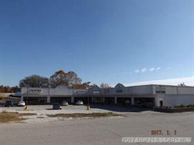 1165 N Business Route 5, Camdenton, MO for lease - Primary Photo - Image 1 of 7