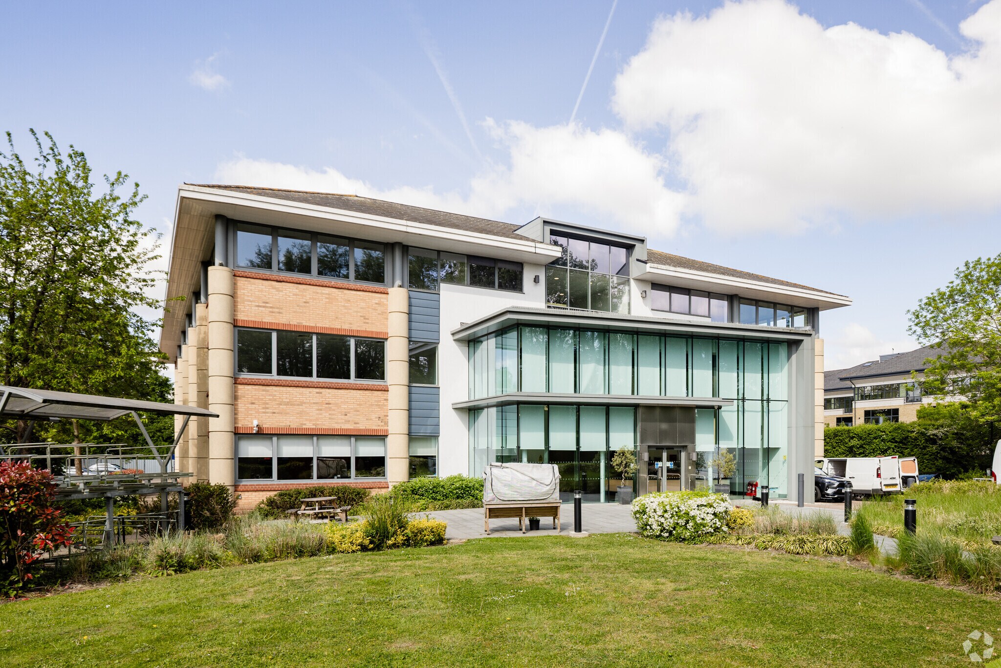 3 High St, Uxbridge for sale Primary Photo- Image 1 of 1