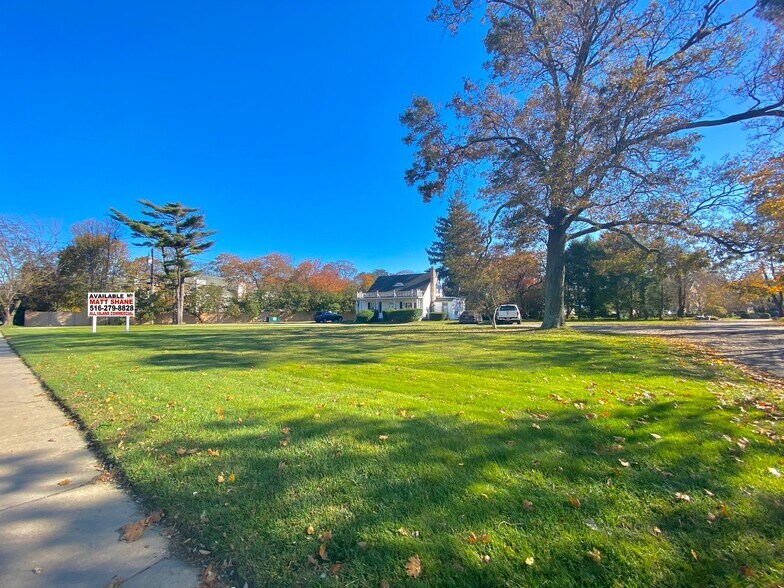 484 W Main St, Babylon, NY for sale - Building Photo - Image 1 of 1