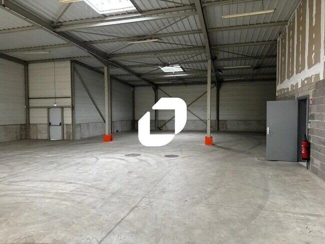 Location Local d'activités 370 m² à 1 170 m²