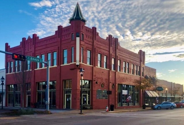 101 S Dallas, Ennis, TX for sale - Building Photo - Image 1 of 1