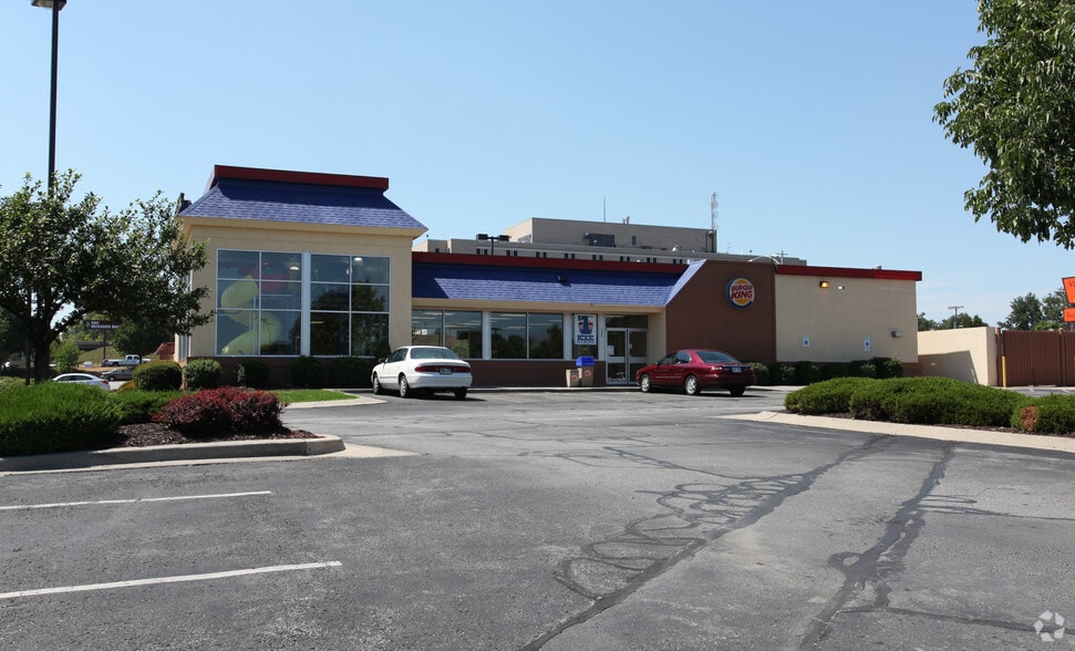 6820-6864 Johnson Dr, Mission, KS for lease - Building Photo - Image 3 of 3