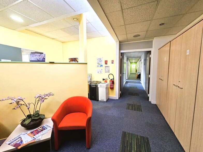 Office in Lisses for lease - Interior Photo - Image 3 of 10