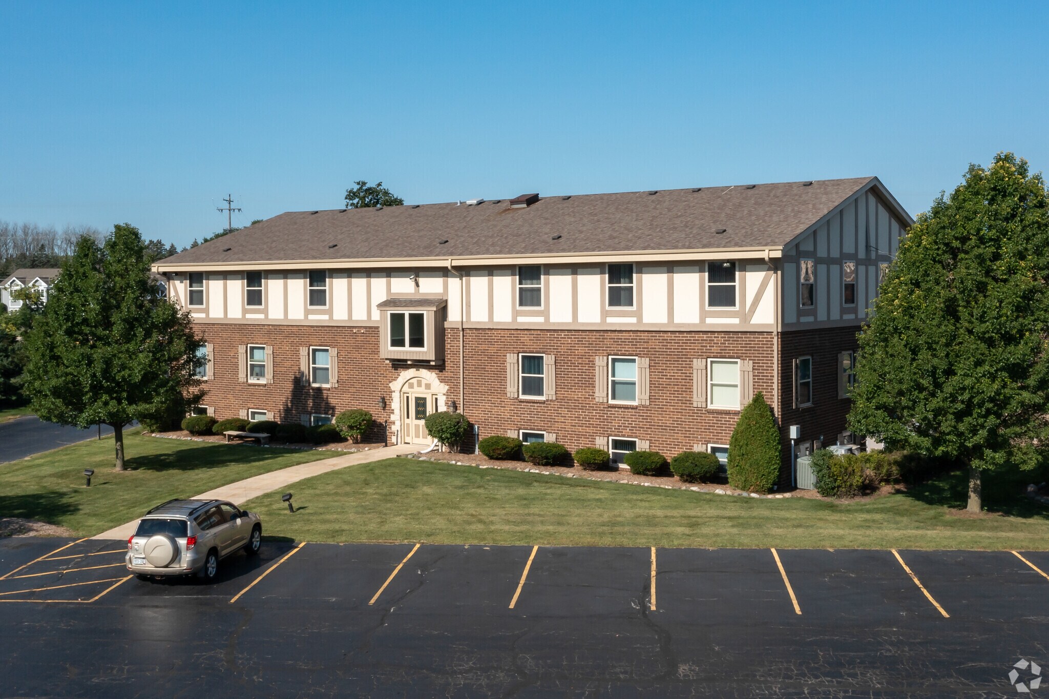 11516 N Port Washington Rd, Mequon, WI for sale Primary Photo- Image 1 of 12