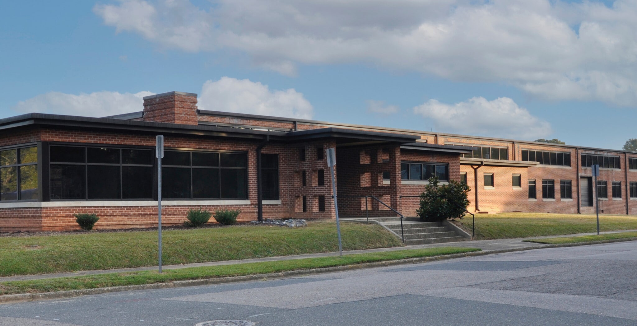 633 Chatham St, Sanford, NC for lease Building Photo- Image 1 of 2