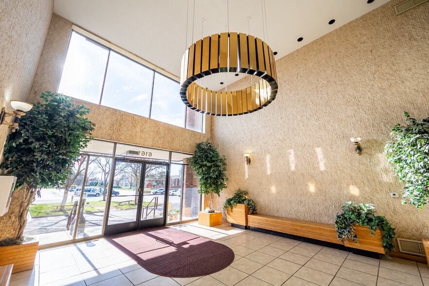 6161 Busch Blvd, Columbus, OH for lease - Lobby - Image 2 of 22