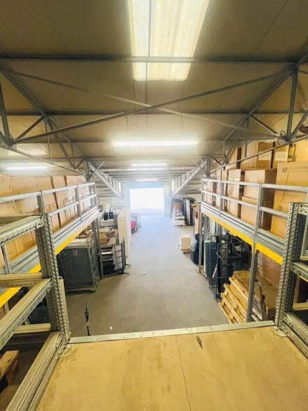 Flex in Aulnay-sur-Mauldre for lease - Interior Photo - Image 3 of 13