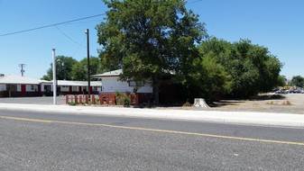 Lovelock Nugget Motel - Motel