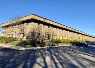 913 W Holmes Rd, Lansing, MI for lease Building Photo- Image 1 of 9