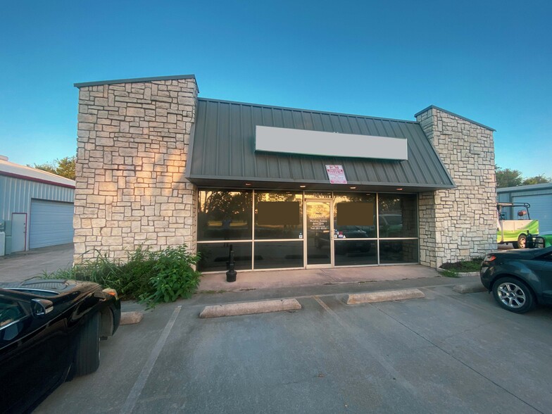 904 S Woodrow Ln, Denton, TX for lease - Building Photo - Image 1 of 8