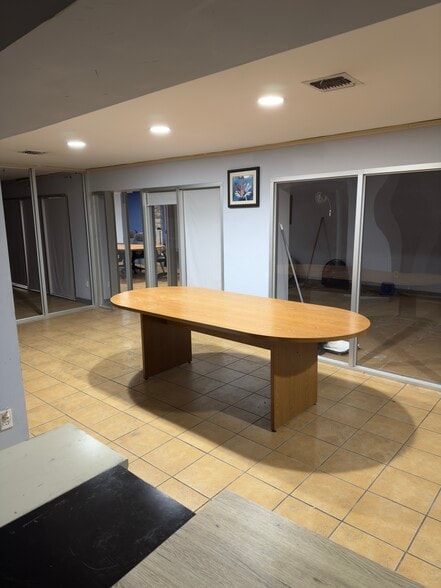 817 Westchester Ave, Bronx, NY for lease - Interior Photo - Image 3 of 10