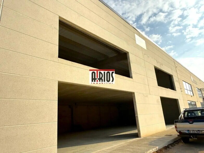 Retail in Brignoles for lease - Building Photo - Image 3 of 7