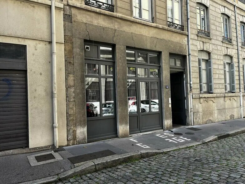 Retail in Lyon for lease - Building Photo - Image 2 of 4
