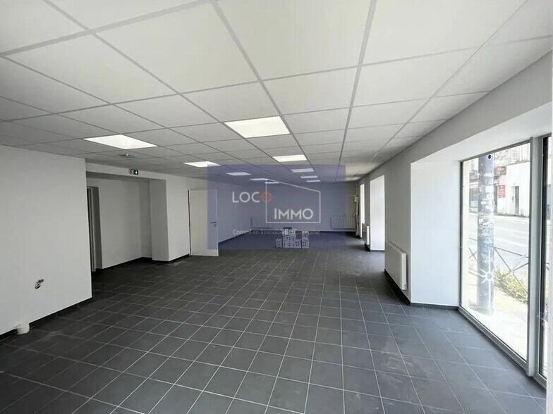 Retail in Bordeaux for lease - Interior Photo - Image 1 of 5
