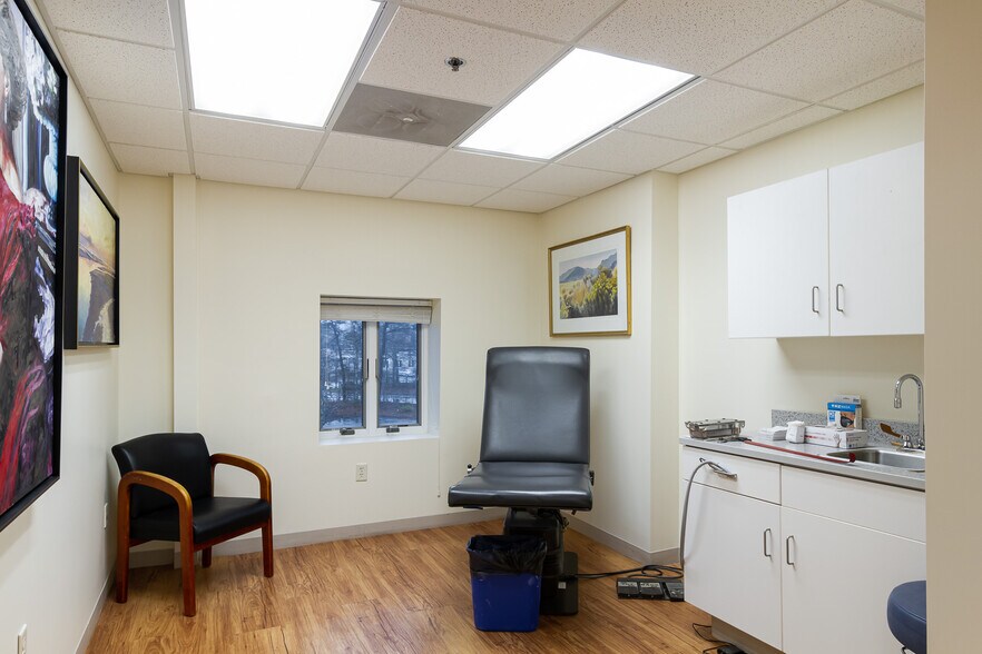 700 Attucks Ln, Hyannis, MA for sale - Interior Photo - Image 1 of 1