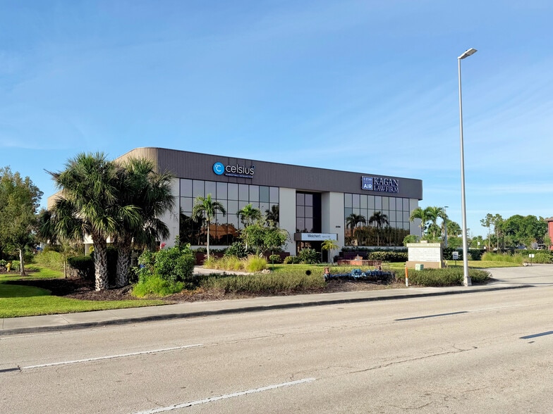 8191 College Pky, Fort Myers, FL for lease - Building Photo - Image 1 of 2