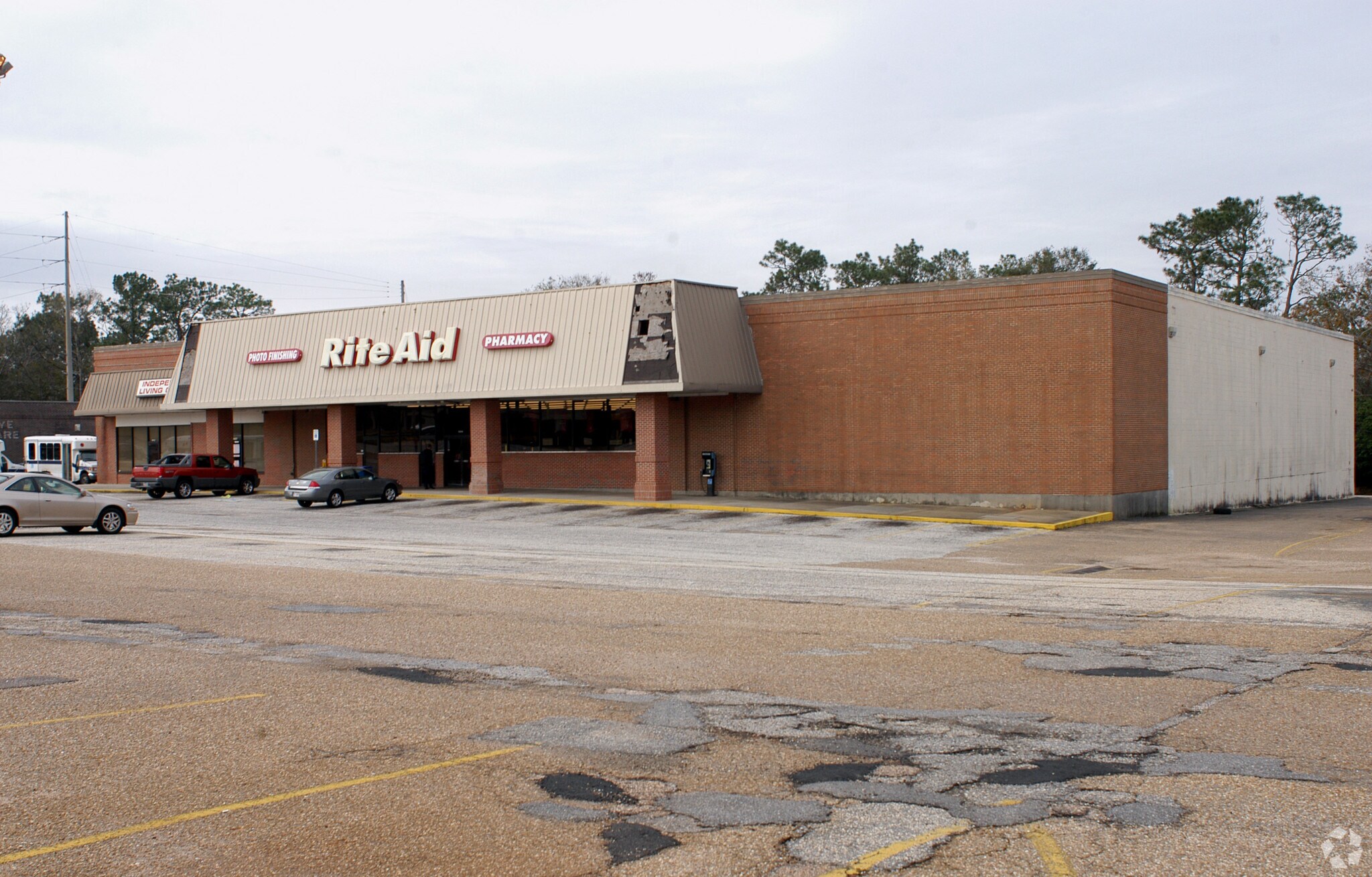 5301 Moffett Rd, Mobile, AL 36618 Overlook Shopping Center